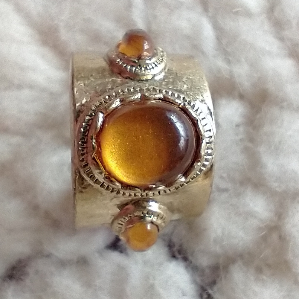 Vtg. Nancy & Rise Matte Gold Etruscan Ring